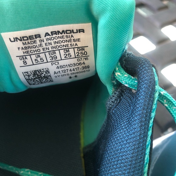 NWOT Women Under Armor Sneaker in Teal size 8 - Picture 3 of 4